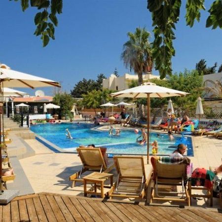 Arlekin Tango Appartement Malia Buitenkant foto